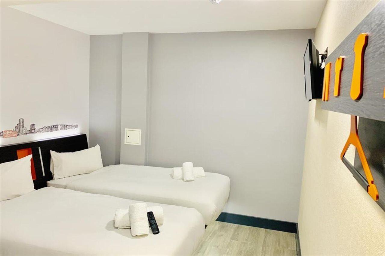 Easyhotel London City Shoreditch Екстериор снимка