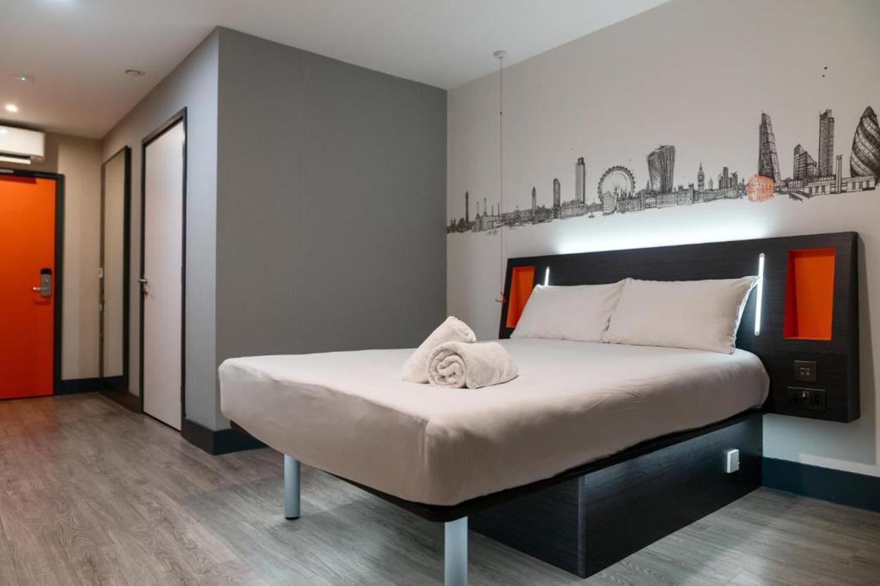Easyhotel London City Shoreditch Екстериор снимка